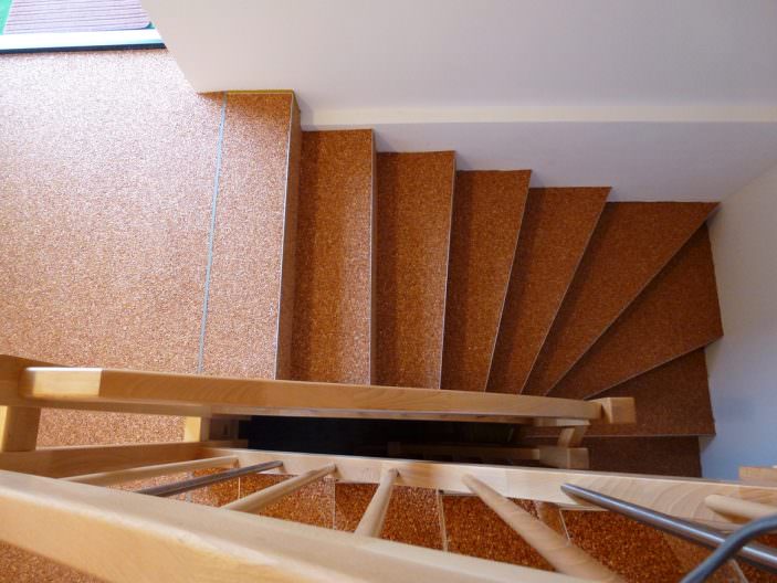 steinteppich-treppenhaus-stufen